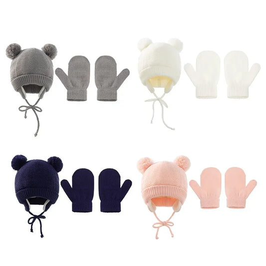 Ensemble bonnet et gants tricotés pour l'hiver de bébé