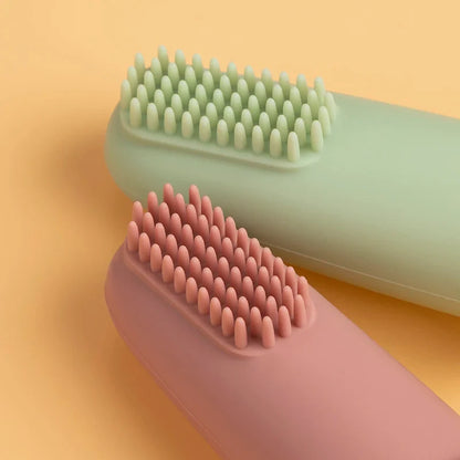 Brosse à dents doigt - enfilée sur le doigt du parent