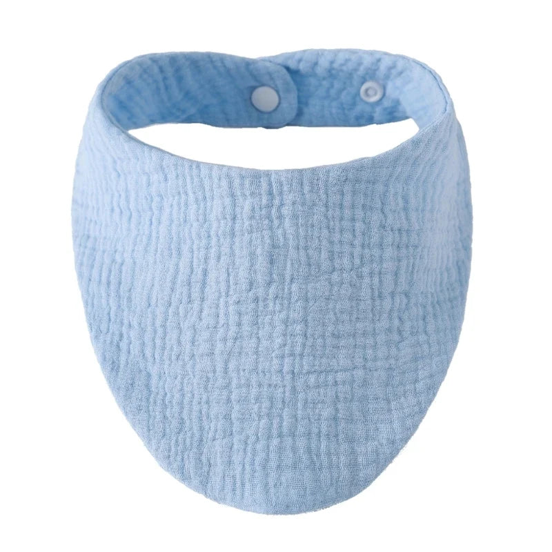 Bavoir bandana - gros plan sur la fermeture pression